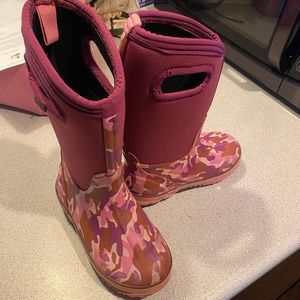 Girls bog boots